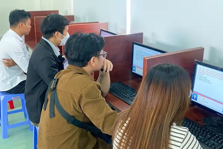 Thi Thử- Tài Liệu Học Thi Lái Xe C 2025 Trực Tuyến Mới Nhất