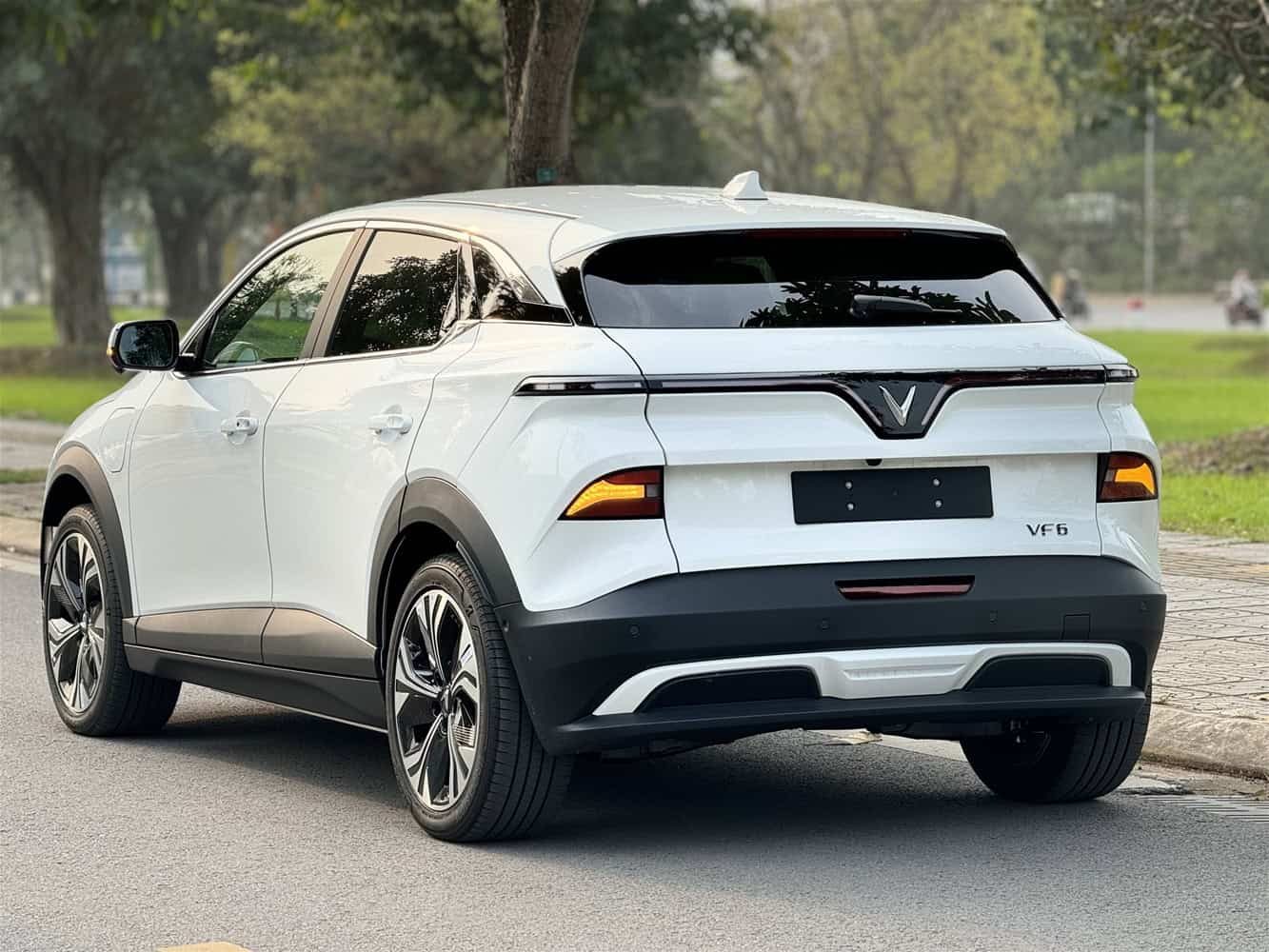 VF6 Plus: Giá lăn bánh và Ưu đãi mới nhất (Tháng [Hiện tại])