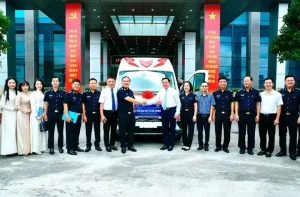 Hải Quan Khu Vực Iii Bàn Giao Ô Tô Cứu Thương Cho Bệnh Viện Hữu Nghị Việt Tiệp
