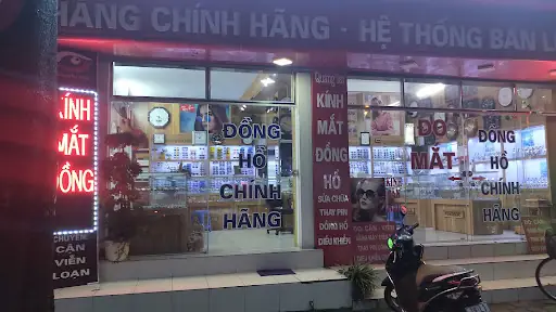 10. Cửa Hàng Kính Mắt Đồng Hồ Quang Lai