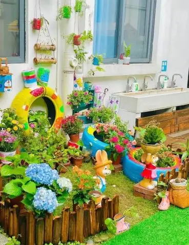 Bước 3: Sơn Màu Và Trang Trí Lốp Xe Nghệ Thuật