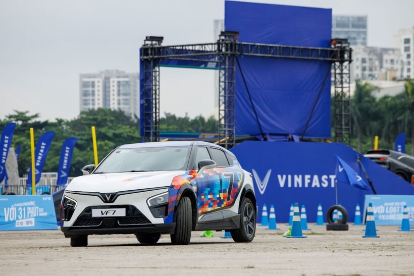 Kinh Nghiệm Thực Tế: Cảm Nhận Lái VF 8 và Tác Động của Trọng Lượng