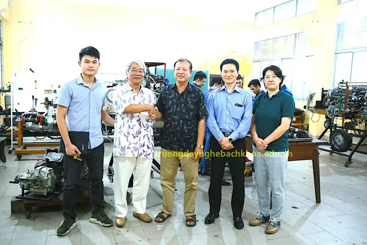 Trường Dạy Sửa Xe Ô Tô