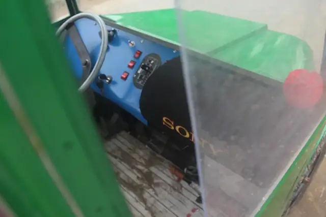 Nghệ An: Người Đàn Ông Tự Chế Xe Ô Tô Điện Giá 15 Triệu Đồng Để Chở Con Gái Đi Học Mỗi Ngày - Ảnh 5.