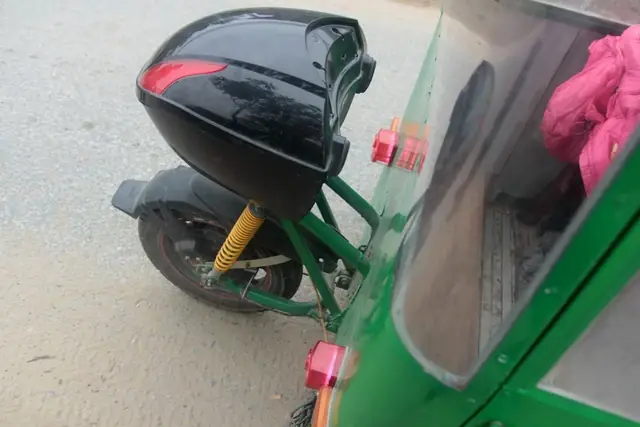 Nghệ An: Người Đàn Ông Tự Chế Xe Ô Tô Điện Giá 15 Triệu Đồng Để Chở Con Gái Đi Học Mỗi Ngày - Ảnh 4.