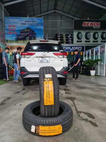 Toyota Rush Thay Lá»p Xe 215/60r17 Continental