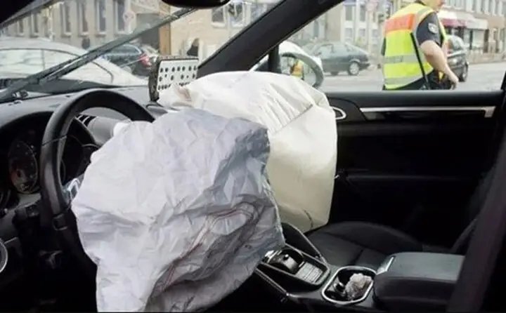 Túi Khí Bung Chỉ Khi Thắt Dây An Toàn