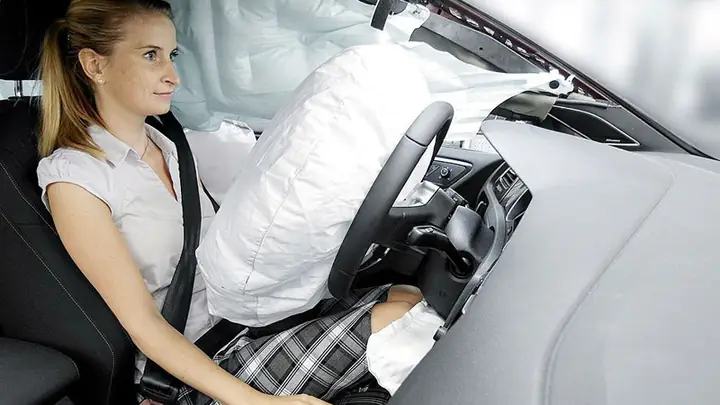 Ngồi Đúng Tư Thế Và Thắt Dây An Toàn Khi Đi Xe Ô Tô