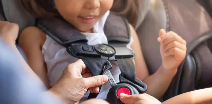 Trẻ Em Dưới 12 Tuổi Không Được Ngồi Ghế Trước