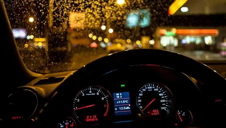 Hạn Chế Lái Xe Vào Ban Đêm Hoặc Trong Điều Kiện Thời Tiết Xấu