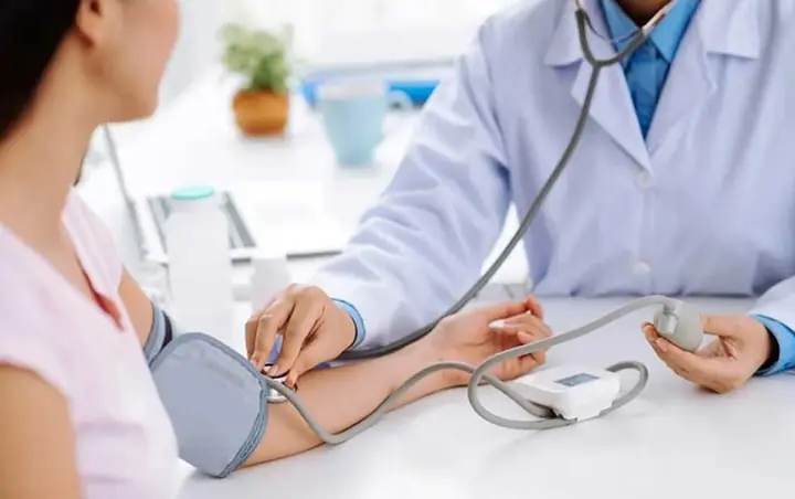 Thường Xuyên Kiểm Tra Và Theo Dõi Sức Khỏe Định Kỳ