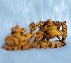 Tượng Phật Di Lặc Để Xe Ô Tô