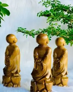 Tượng Chú Tiểu (vạn Sự Tùy Duyên) Để Trong Xe