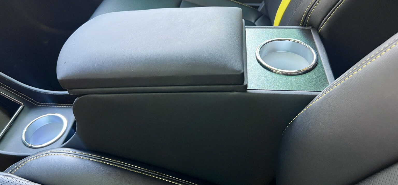 Tỳ tay VF3: Tìm hiểu chi tiết về phụ kiện không thể thiếu cho VinFast VF3