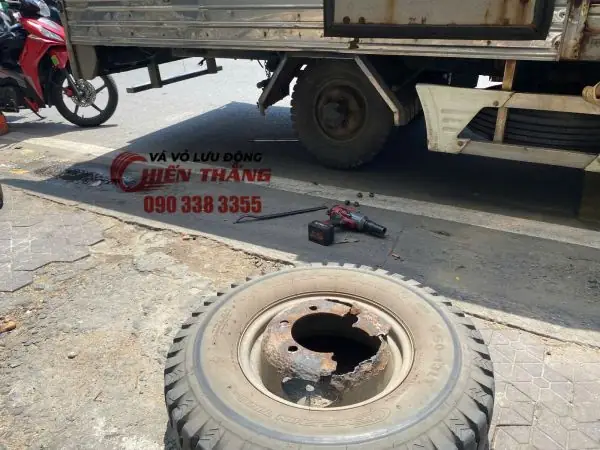 Dịch Vụ Vá Xe Ô Tô Thủ Đức: Hướng Dẫn Xử Lý Nhanh, Tiết Kiệm Và An Toàn