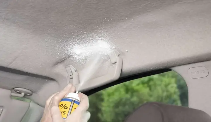 Với Trần Xe Ô Tô Có Mức Độ Bẩn Trung Bình