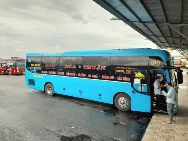 Nhà Xe Hòa Thuận: Dịch Vụ Chuyên Nghiệp, An Tâm Hành Trình