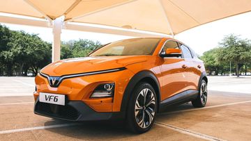 VinFast VF 6 Đỏ: Đánh Giá Tổng Quan và Giá Bán (Trả lời trực tiếp User Intent chính)