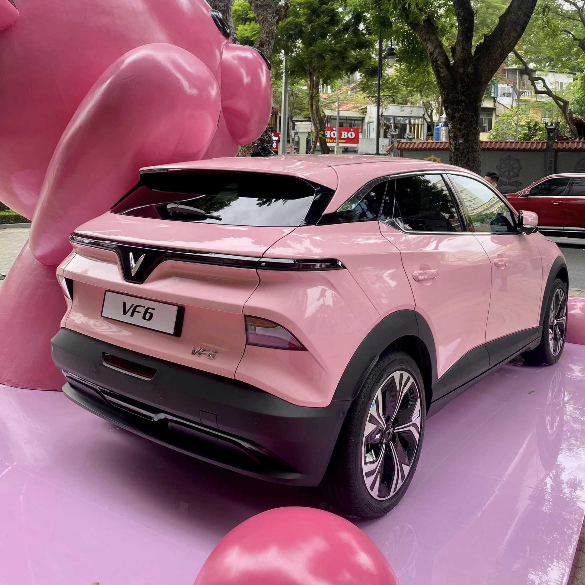 So Sánh VF6 Màu Hồng với Các Phiên Bản Màu Khác: Ưu và Nhược Điểm