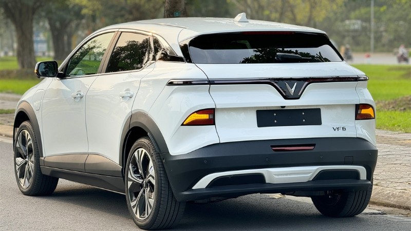 Đánh Giá Trải Nghiệm Lái Thực Tế VF6 Plus 2025: Hiệu Suất, Cảm Giác Lái và Độ Êm Ái