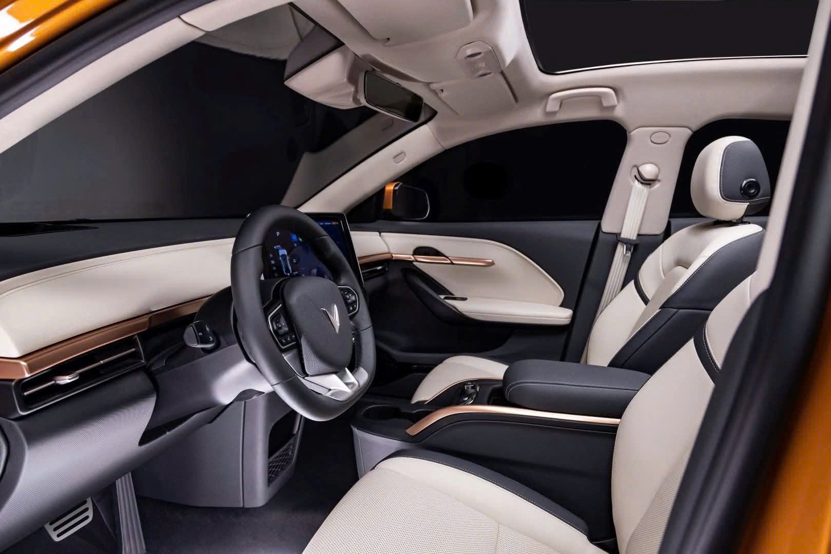 Cửa sổ trời trên VF6 Plus có mấy loại? Ưu nhược điểm từng loại