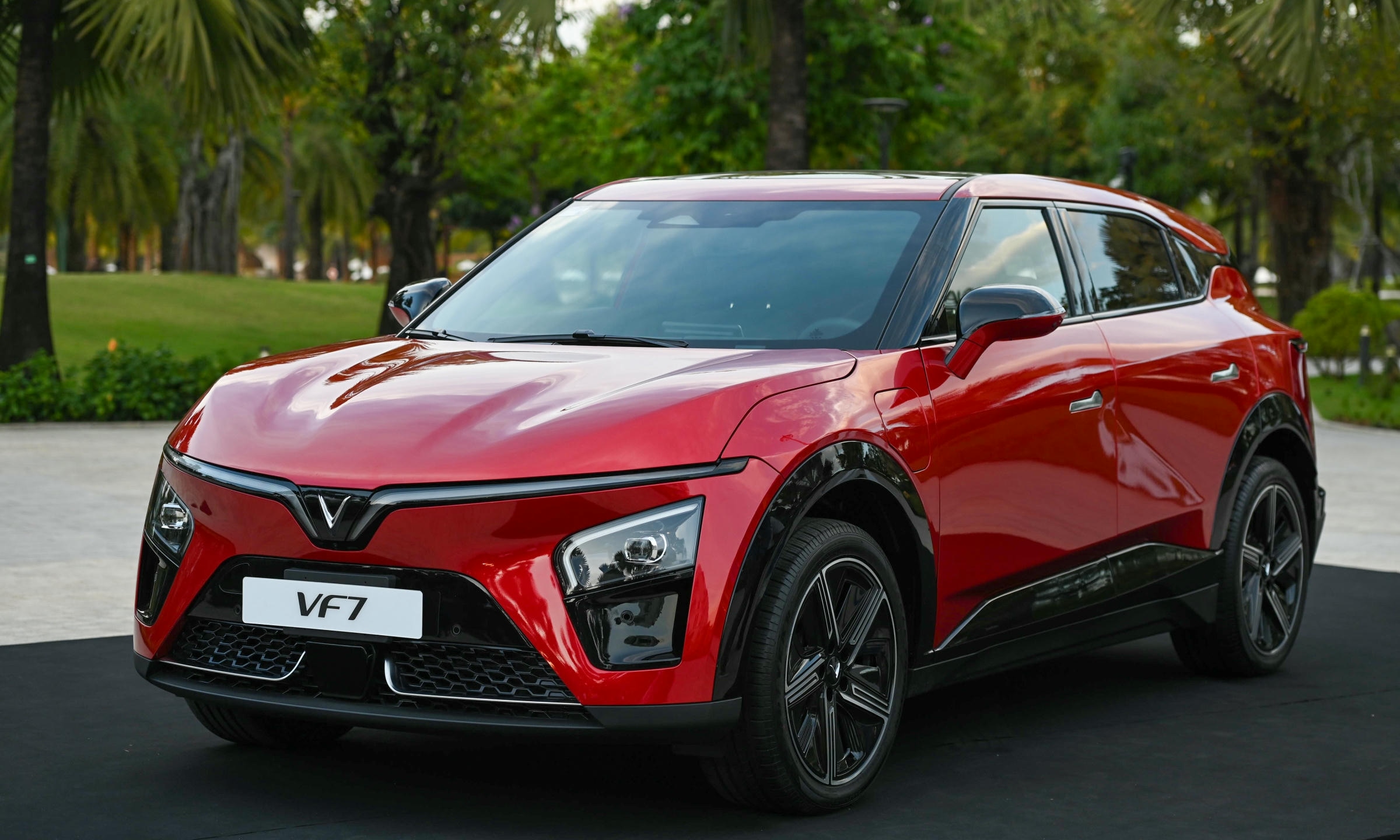VF 7 Đỏ: Phân Tích Chi Phí Sở Hữu và Ưu Đãi Hấp Dẫn