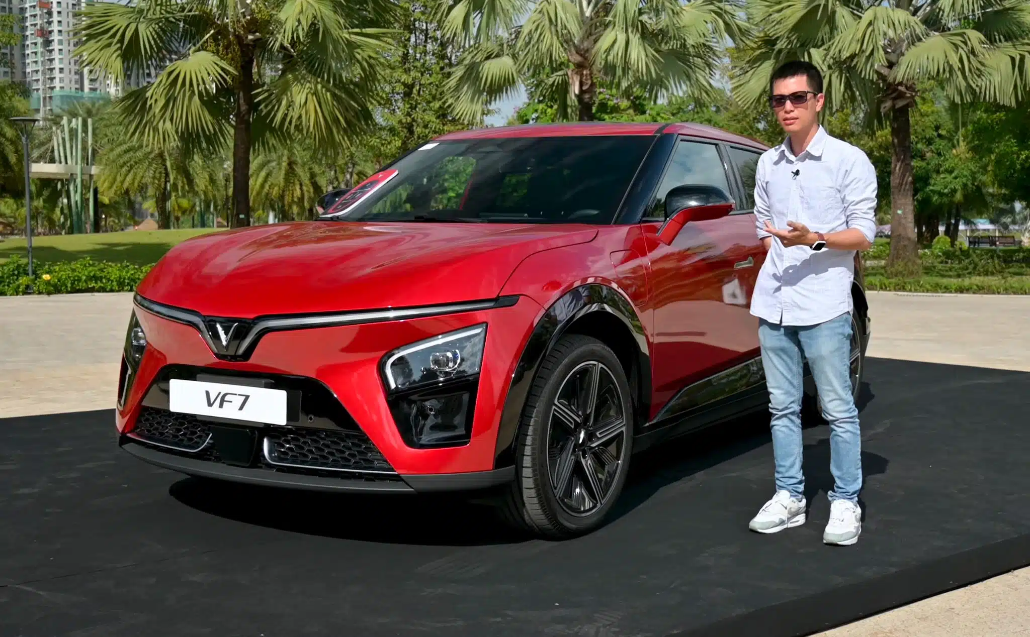 VF 7 Đỏ: Trải Nghiệm Lái Thử Thực Tế và Đánh Giá Từ Người Dùng