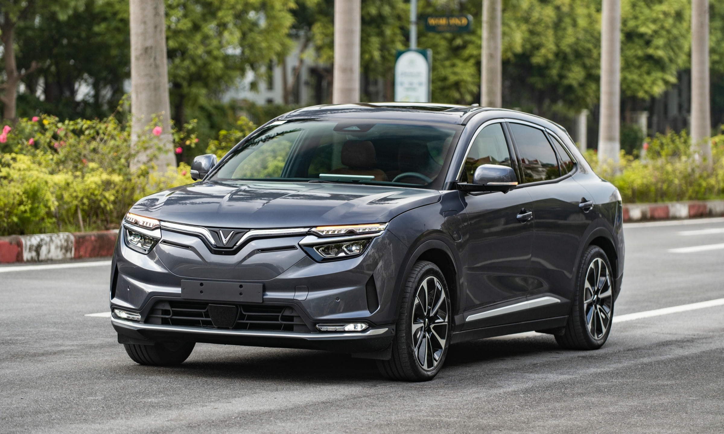 VF8 Đen: Ưu Điểm Vượt Trội và Nhược Điểm Cần Cải Thiện