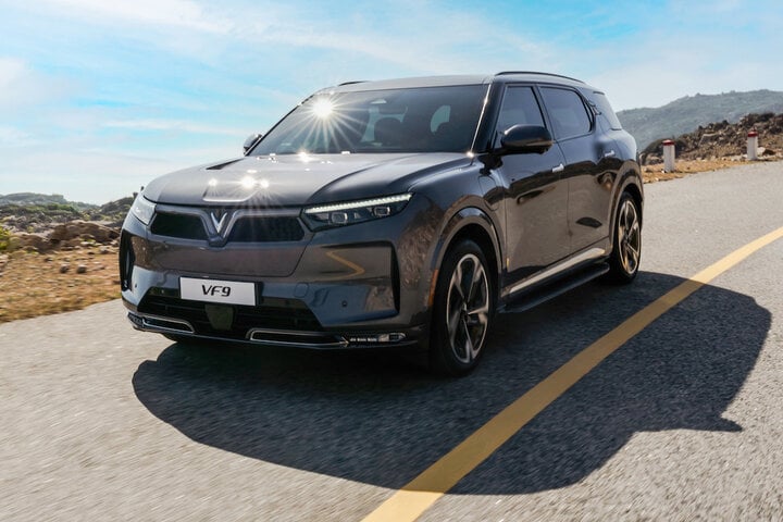 So Sánh Giá Lăn Bánh VF9 Với Các Đối Thủ Cạnh Tranh Trong Phân Khúc SUV Điện