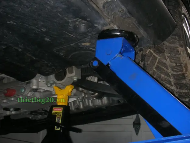 Ví Dụ Cụ Thể Về Nâng Xe Bằng Kích Và Đặt Mễ Kê