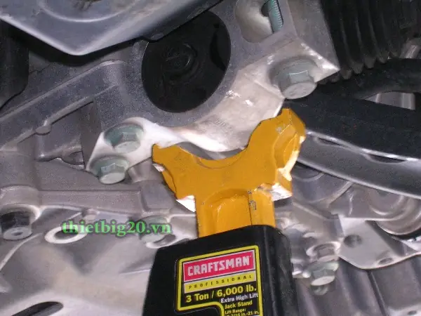 Ví Dụ Cụ Thể Về Nâng Xe Bằng Kích Và Đặt Mễ Kê