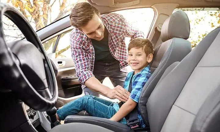 Không Nên Để Trẻ Em Ngồi Ở Hàng Ghế Phía Trước