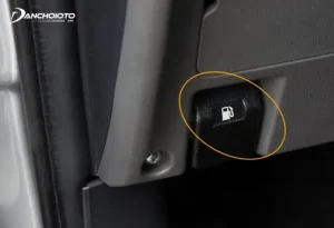 Cơ Chế Mở Nắp Xăng Trên Các Dòng Xe Mercedes-benz: Từ Đơn Giản Đến Tinh Tế