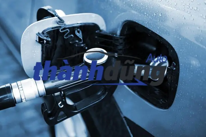 Một Vài Lưu Ý Khi Đổ Hoặc Mở Nắp Bình Xăng