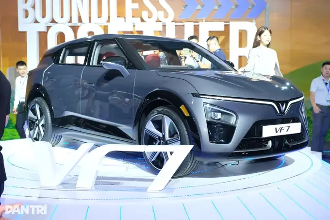 Diện Kiến Bộ Ba Ô Tô Điện Vinfast Mới Ra Mắt, Xe Mini Vf 3 Là Tâm Điểm