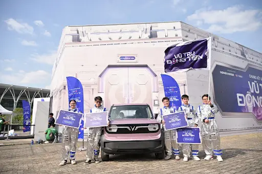 Vinfast Trao Tặng Xe Ô Tô Vf 3 Cho Quán Quân Vũ Trụ Đồng Tiền 2024 - Ảnh 2.