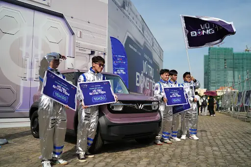 Vinfast Trao Tặng Xe Ô Tô Vf 3 Cho Quán Quân Vũ Trụ Đồng Tiền 2024 - Ảnh 3.