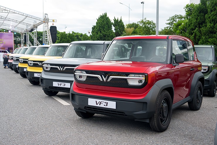 VinFast VF 8: Giá niêm yết và các yếu tố ảnh hưởng đến giá xe.