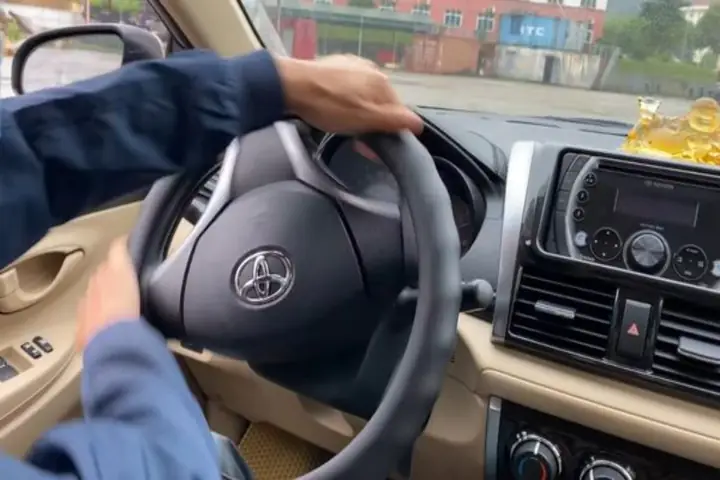 Cách Đánh Lái Qua Tay