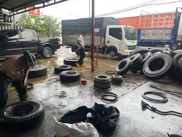 Lốp Xe Cũ Là Gì?