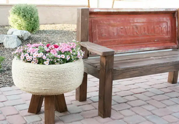 Cách Tận Dụng Vỏ Xe Ô Tô Cũ Làm Vườn: Biến Rác Thành Tài Nguyên Xanh