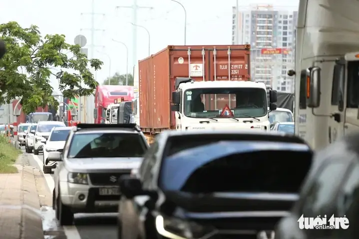 Vòng Đời Xe Ô Tô Mỹ: Hành Trình Từ Bản Vẽ Đến Cuộn Thép Tái Chế