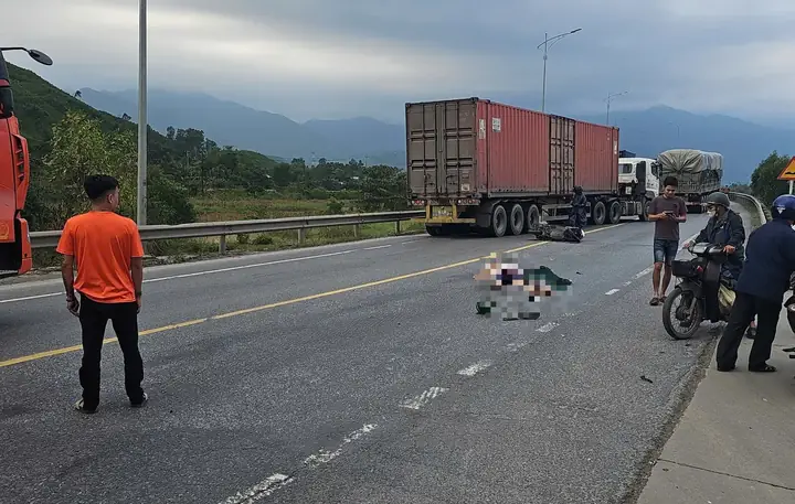 Tai Nạn Giao Thông Mới Nhất 14/11/2025: Hai Người Tử Vong Sau Va Chạm Với Ô Tô Tải