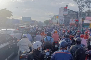 Các Tuyến Đường Xung Quanh Bị Kẹt Xe Vào Giờ Cao Điểm. Ảnh: A.x.