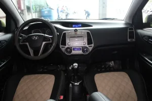 Xe Ô Tô Màu Xanh Lục