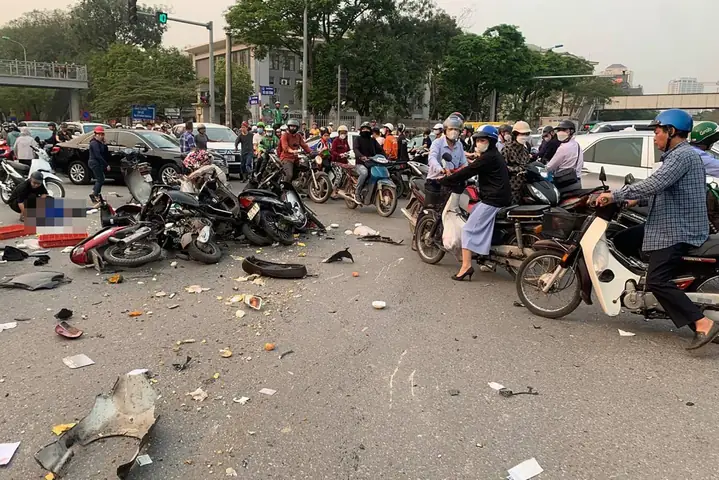 Xe Máy Tông Ngang Ô Tô