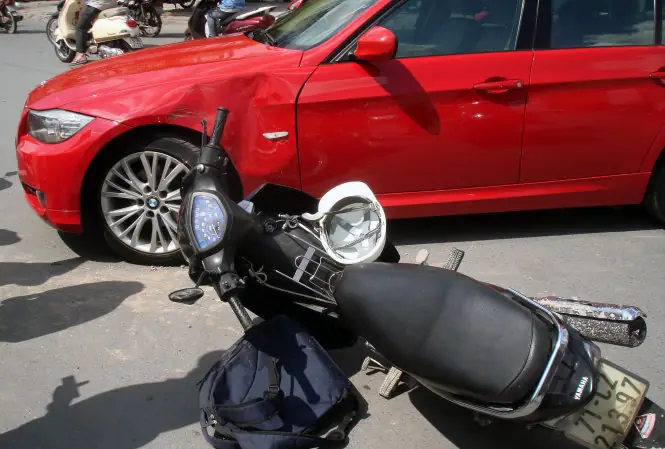 Xe Máy Tông Ngang Ô Tô: Nguyên Nhân, Hậu Quả Và Cách Phòng Tránh