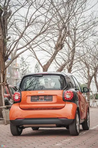 Đầu Xe Và Đuôi Xe Được Thiết Kế Độc Đáo