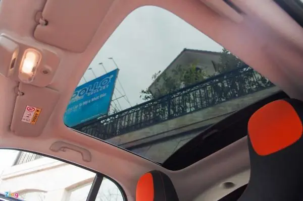 Xe Còn Được Trang Bị Cửa Sổ Trời