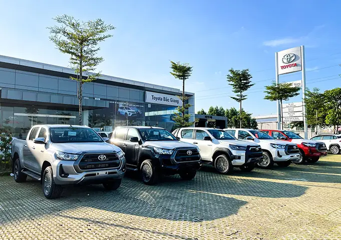 Giá Xe Toyota Hilux 2023